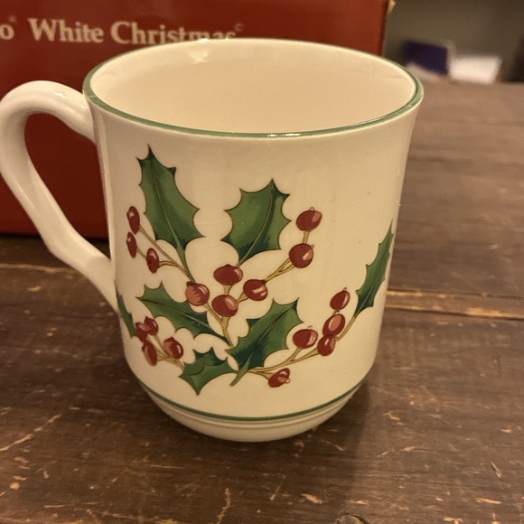 Set of 4 Sango Holly Berry Christmas Mugs In Original Box - Picture 4 of 8